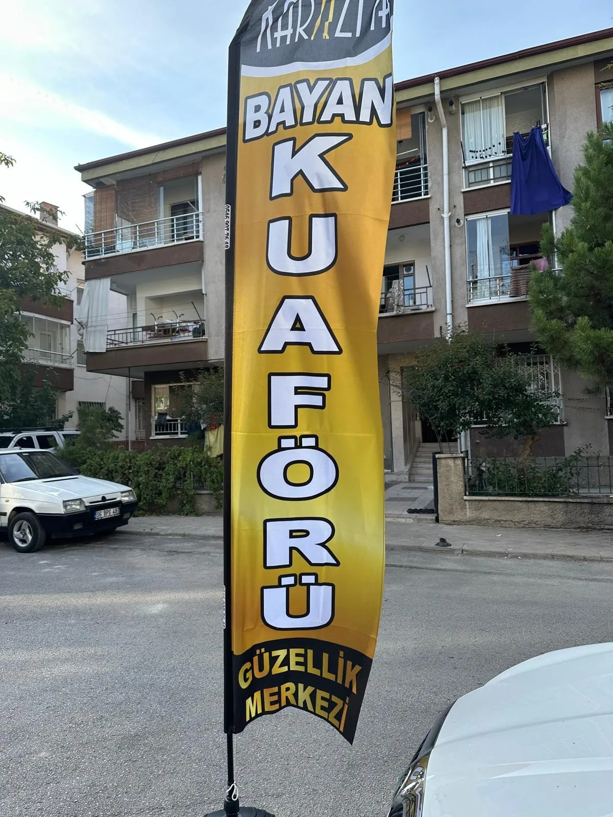 bayan-kuaforu-yelken-bayragi-52